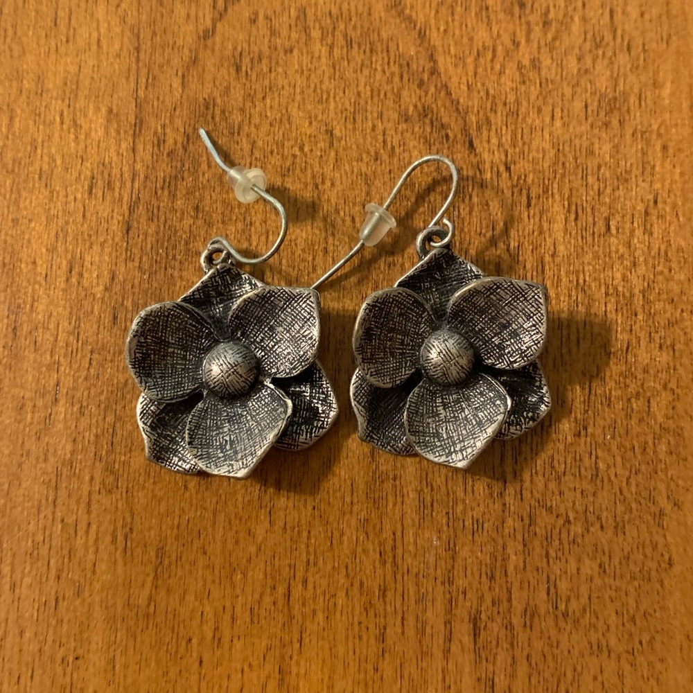 Silver flower dangle earrings